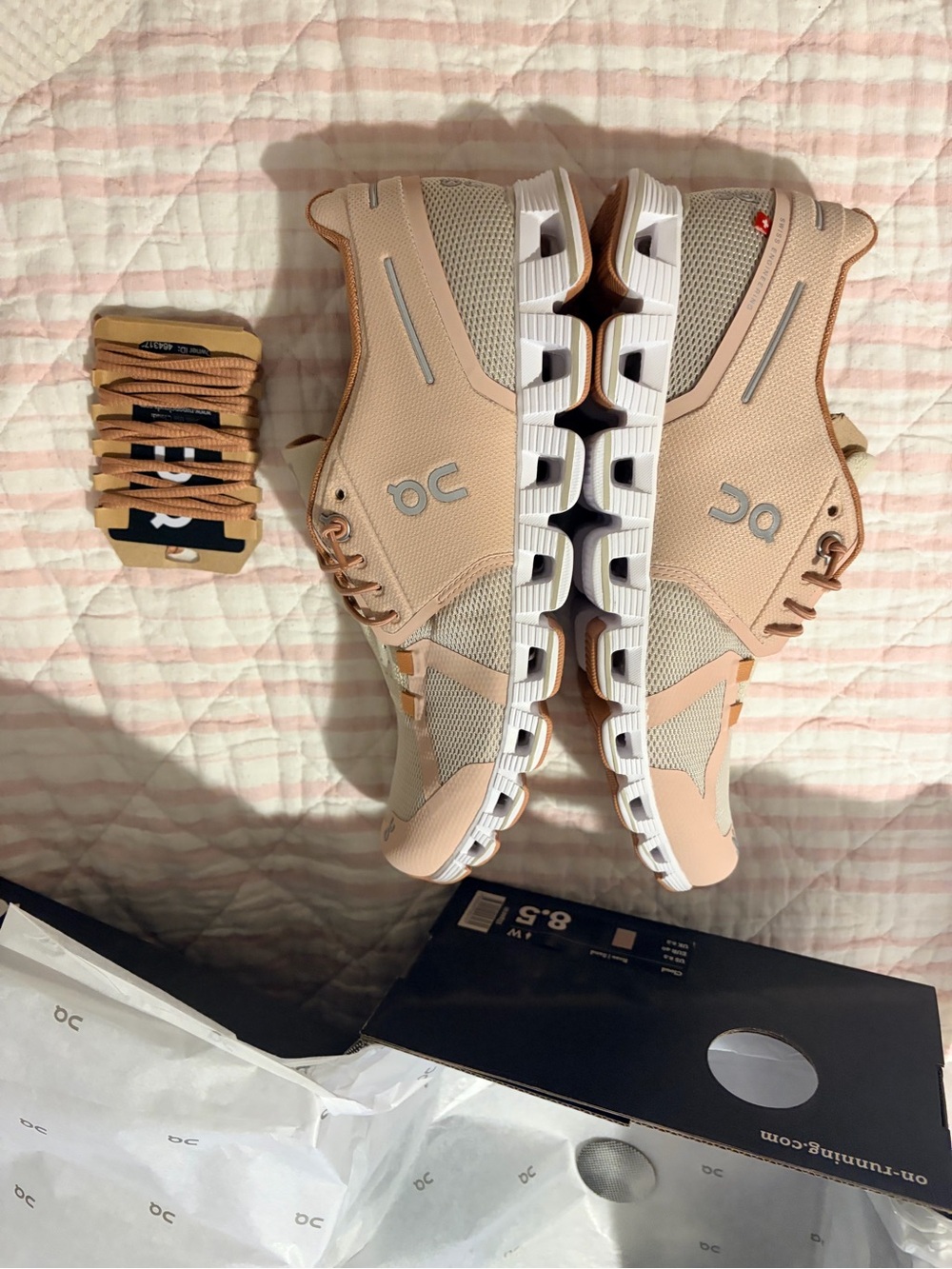 NWB RARE ON RUNNING WOMEN’S RUNNING SHOES IN ROSE/SAND - Picture 6 of 9